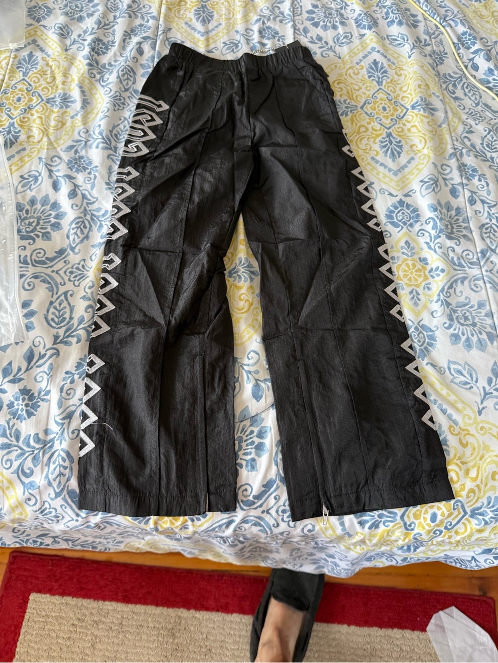 Lost intricacy Kids size 7 Wide-Leg Joggers with White Geometric Side Trim
